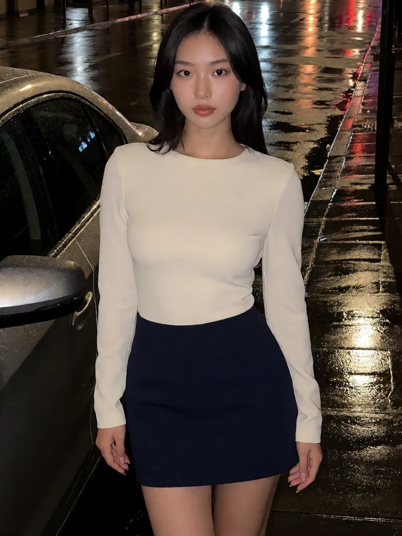 虚构成年女性穿米白色不透明衬衫和深色短裙站在雨夜车旁